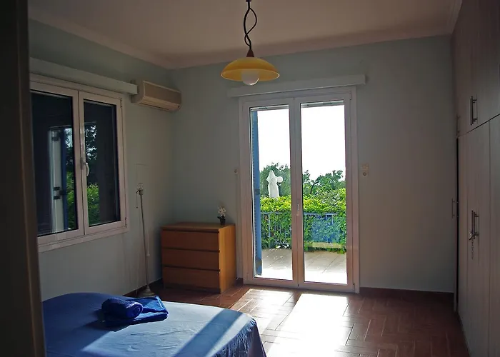 Irimar Retreat Managed By Hilltop Residences בית נופש Mikrá Mandínia